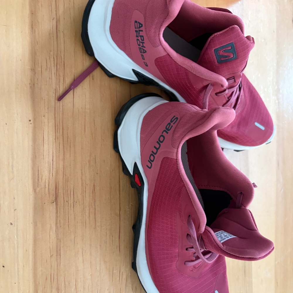 Women’s trail running shoes